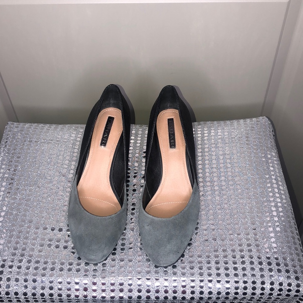 #Tahari Palace Mixed Material Wedges 6.5